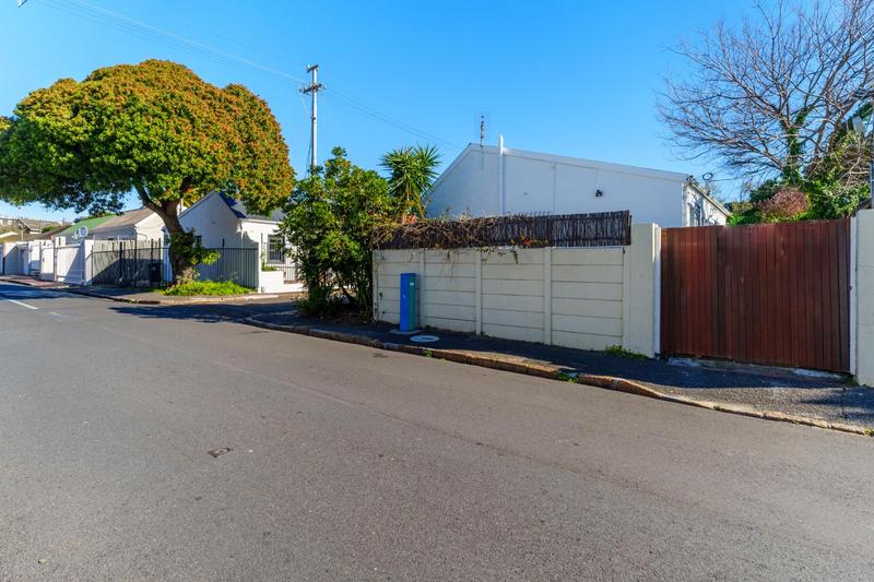 2 Bedroom Property for Sale in Harfield Village Western Cape